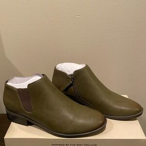 SOUL Naturalizer Olive Chukka Boots
